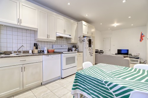 Kitchen - 8043 Rue St-Dominique, Montréal (Villeray/Saint-Michel/Parc-Extension), QC - Indoor Photo Showing Kitchen With Double Sink