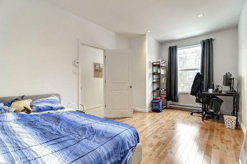Bedroom - 8043 Rue St-Dominique, Montréal (Villeray/Saint-Michel/Parc-Extension), QC - Indoor Photo Showing Bedroom