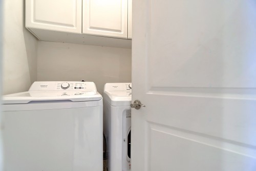 Laundry - 8043 Rue St-Dominique, Montréal (Villeray/Saint-Michel/Parc-Extension), QC - Indoor Photo Showing Laundry Room