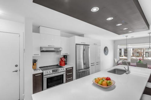 Kitchen - 102-1030 Rue St-Laurent O., Longueuil (Le Vieux-Longueuil), QC - Indoor Photo Showing Kitchen With Upgraded Kitchen