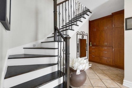 Escalier - 248 Rue Hebert, Dollard-Des-Ormeaux, QC - Indoor Photo Showing Other Room