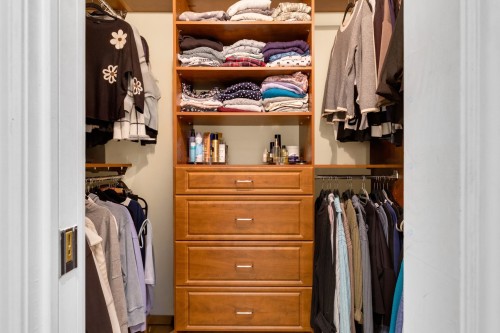 Penderie (Walk-in) - 248 Rue Hebert, Dollard-Des-Ormeaux, QC - Indoor With Storage