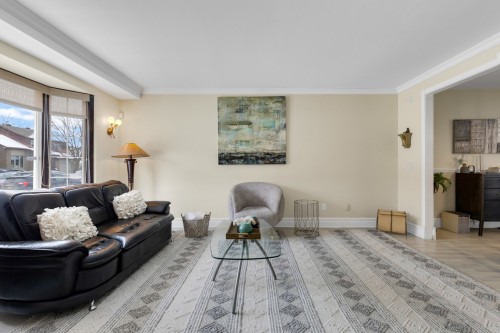 Salon - 248 Rue Hebert, Dollard-Des-Ormeaux, QC - Indoor Photo Showing Living Room
