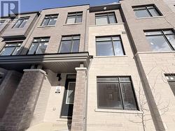 8 LOUNTS LANE Markham, ON L6B 1R9