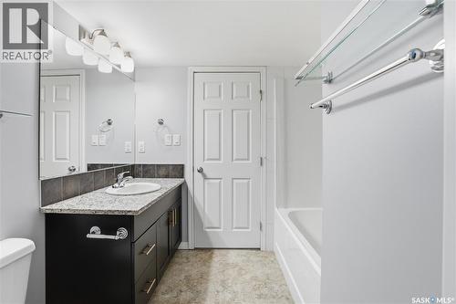 116 125 Willis Crescent, Saskatoon, SK - Indoor Photo Showing Bathroom