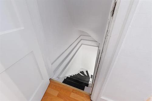 389 Cairnsmore St, Winnipeg, MB 