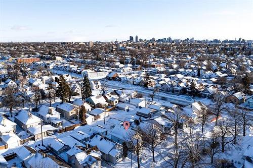 389 Cairnsmore St, Winnipeg, MB 