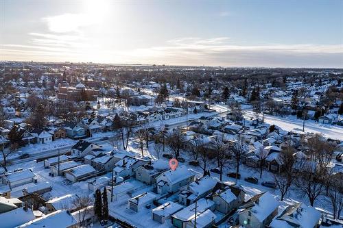 389 Cairnsmore St, Winnipeg, MB 