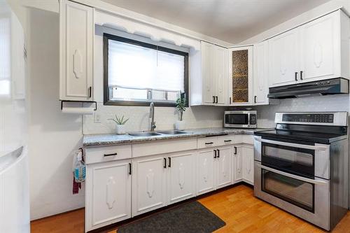 389 Cairnsmore St, Winnipeg, MB 