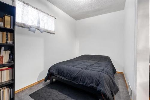 389 Cairnsmore St, Winnipeg, MB 