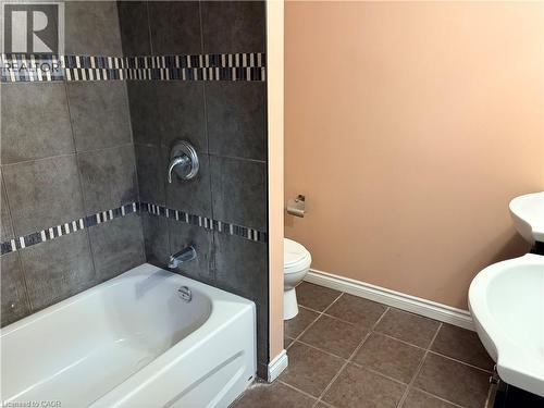 212 Westfield Place, Waterloo, ON - Indoor Photo Showing Bathroom