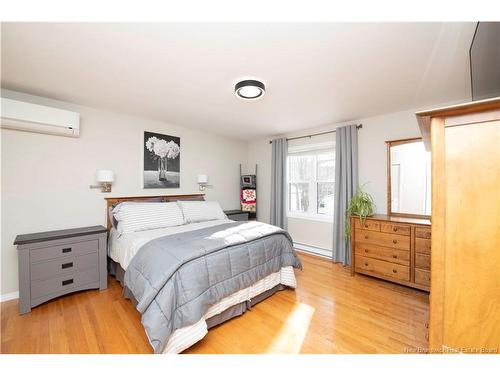 82 Crestwood Dr, Moncton, NB 