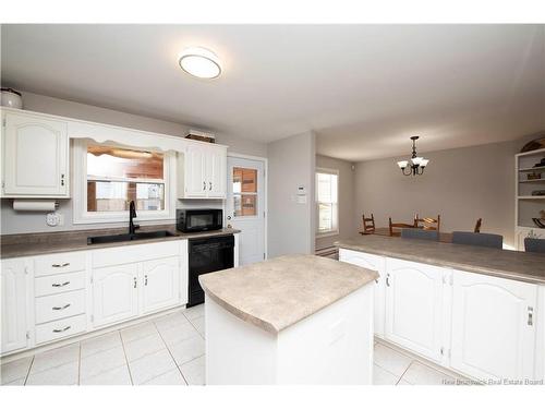 82 Crestwood Dr, Moncton, NB 