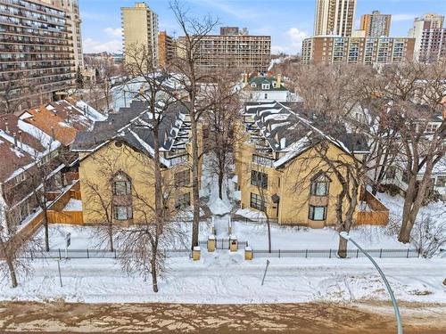 615 Stradbrook Ave, Winnipeg, MB 