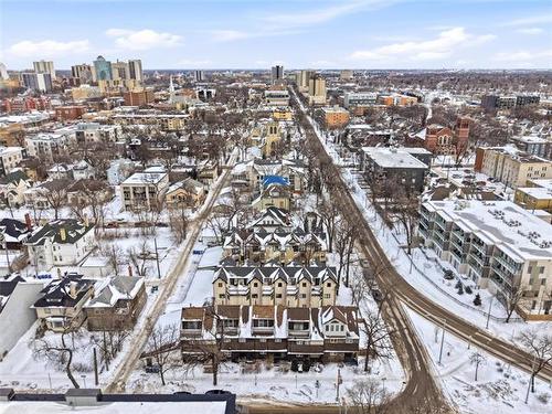 615 Stradbrook Ave, Winnipeg, MB 