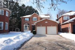 1995 PITAGORA COURT  Mississauga, ON L5K 2M4