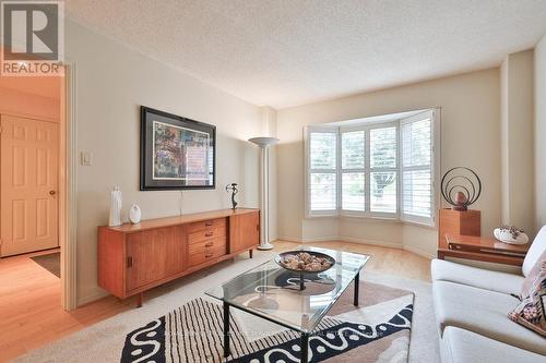 1995 Pitagora Court, Mississauga, ON - Indoor Photo Showing Living Room