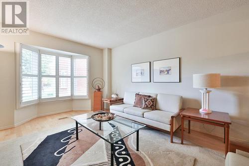 1995 Pitagora Court, Mississauga, ON - Indoor Photo Showing Living Room