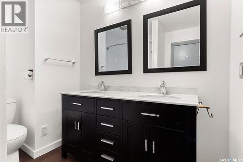 78 Spence Street, Regina, SK - Indoor Photo Showing Bathroom
