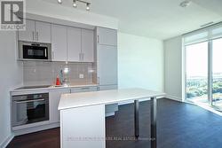 1609W - 27 BATHURST STREET  Toronto, ON M5V 1C1