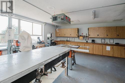 307 - 7 Gale Crescent, St. Catharines (E. Chester), ON - Indoor Photo Showing Kitchen With Double Sink