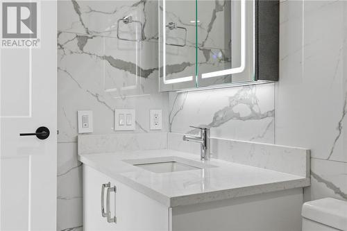 180 George Street Unit# Ph206, Ottawa, ON - Indoor Photo Showing Bathroom