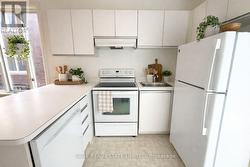 2 - 296 RUNNYMEDE ROAD  Toronto, ON M6S 2Y6
