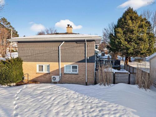 37 Lawnsdale Drive, Dartmouth, NS 