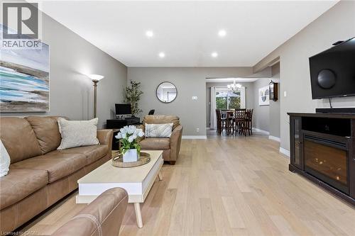 49 Cedarwoods Crescent Unit# 48, Kitchener, ON - Indoor Photo Showing Living Room