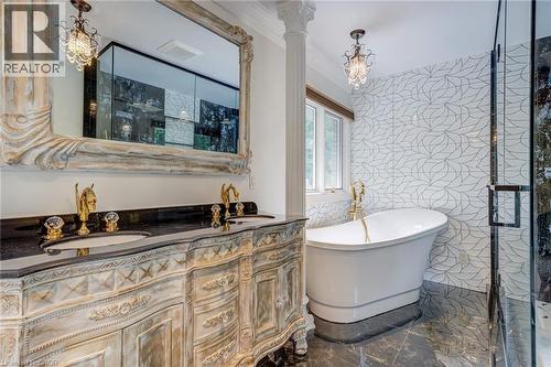 28 Stonegate Drive, Hamilton, ON - Indoor Photo Showing Bathroom
