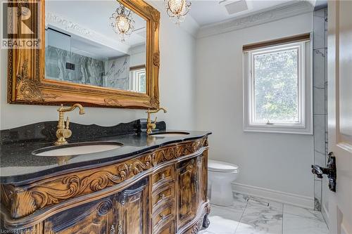 28 Stonegate Drive, Hamilton, ON - Indoor Photo Showing Bathroom