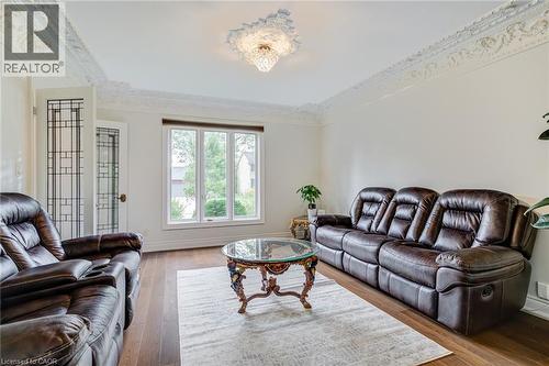 28 Stonegate Drive, Hamilton, ON - Indoor Photo Showing Living Room