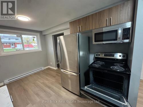 204 Veronica Drive, Kitchener, ON - Indoor Photo Showing Kitchen