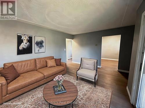 204 Veronica Drive, Kitchener, ON - Indoor Photo Showing Living Room