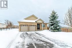 7 PARKSIDE DRIVE  Kawartha Lakes (Lindsay), ON K9V 5X9