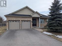 7 PARKSIDE DRIVE Kawartha Lakes (Lindsay), ON K9V 5X9