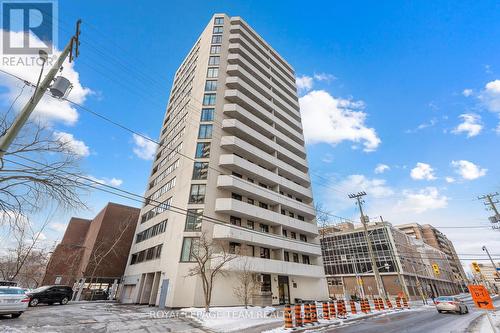 901 - 200 BAY STREET  Ottawa, ON K1R 7W8