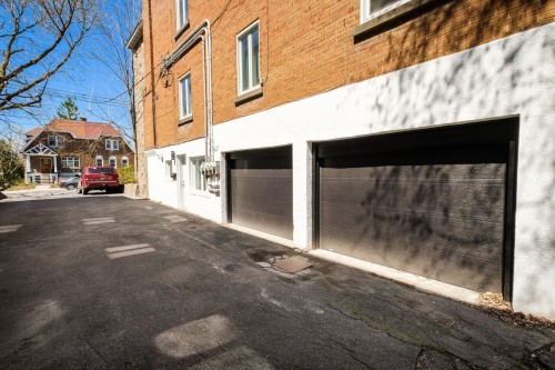 Garage - 3786 Av. De Kent, Montréal (Côte-Des-Neiges/Notre-Dame-De-Grâce), QC - Outdoor
