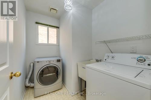 3582 Italia Crescent, Mississauga, ON - Indoor Photo Showing Laundry Room