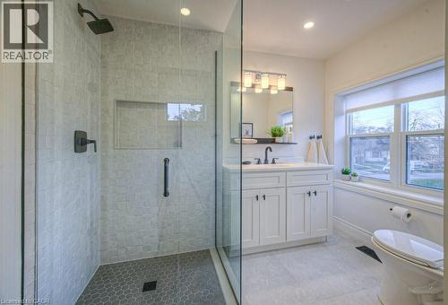 30 Dunbar Road S, Waterloo, ON - Indoor Photo Showing Bathroom