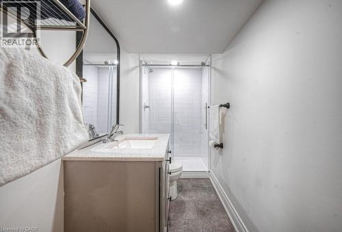 30 Dunbar Road S, Waterloo, ON - Indoor Photo Showing Bathroom