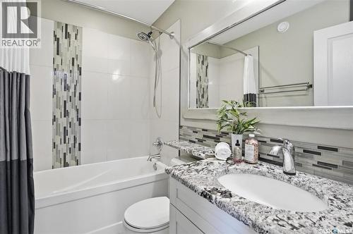171 Roy Crescent, Saskatoon, SK - Indoor Photo Showing Bathroom