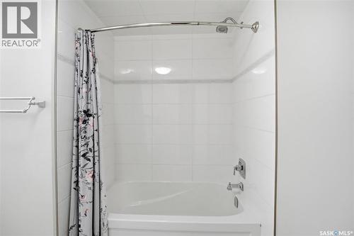 171 Roy Crescent, Saskatoon, SK - Indoor Photo Showing Bathroom