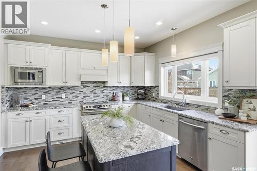 171 Roy Crescent, Saskatoon, SK - Indoor Photo Showing Kitchen With Upgraded Kitchen