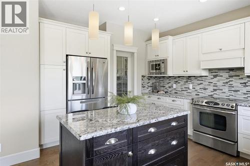 171 Roy Crescent, Saskatoon, SK - Indoor Photo Showing Kitchen With Stainless Steel Kitchen With Upgraded Kitchen