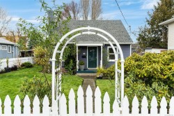 1570 Clawthorpe Ave  Victoria, BC V8T 2R7