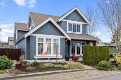 2015 Seawind Way  Sidney, BC V8L 0C4