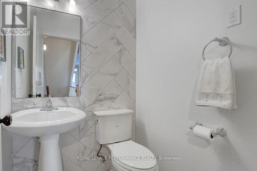 349 Berkley Avenue, Ottawa, ON - Indoor Photo Showing Bathroom