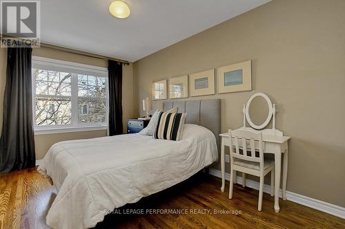 349 Berkley Avenue, Ottawa, ON - Indoor Photo Showing Bedroom