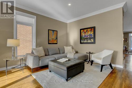 349 Berkley Avenue, Ottawa, ON - Indoor Photo Showing Living Room